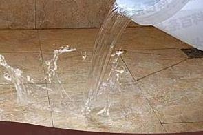 龙岩市漏水维修 免砸砖防水材料该如何施工